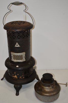 VINTAGE PERFECTION OIL HEATER W/ EXTRA NO.500 PERFECTION WICK BURNER