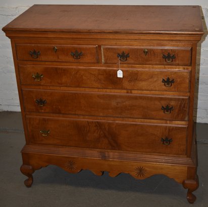 MAPLE QUEEN ANNE STYLE CHEST