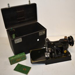 VINTAGE SINGER BLACK FEATHERWEIGHT SEWING MACHINE IN CASE