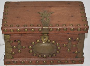 VINTAGE DRESSER BOX