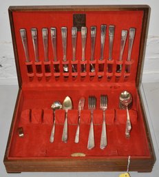 47 PC. HEIRLOOM SILVERPLATED FLATWARE SET W/ FITTED CASE