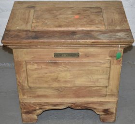 SM. WOODEN ICE CHEST W/ ZINC LINER