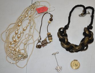 LOT COSTUME JEWELRY