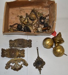 MISC. LOT VICTORIAN BRASS HARDWARE