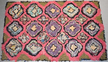 FOLKY HOOKED RUG