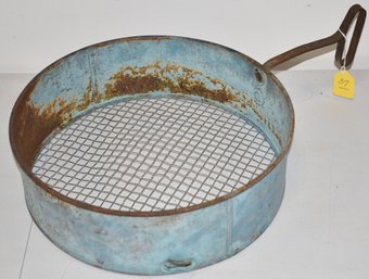 VINTAGE PAITNED TIN SIFTER