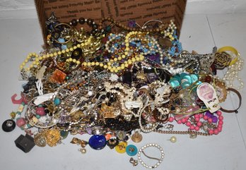 LARGE TRAY LOT COSTUME JEWELRY