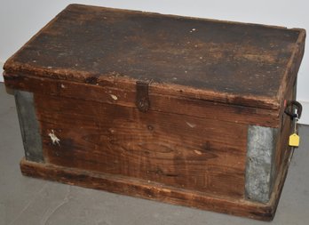 VINTAGE WOODEN TOOL CHEST