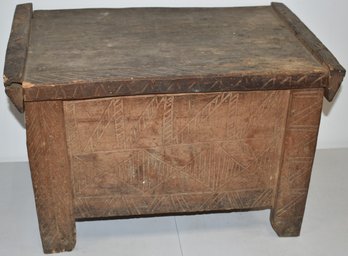 EARLY CARVED WOODEN FLAT - TOP BOX
