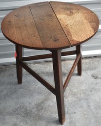 ROUND MISSION OAK SIDE TABLE