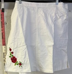 Collections Etc Womans White Embroidered Skort NWT XL