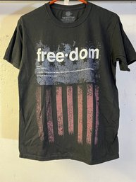 The Mountain Souvenir T-Shirt - Freedom - Black S