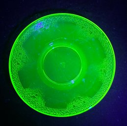 Uranium Glass     With STRONG GLOW Depression Era, No Chips Or Cracks.