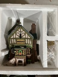 #4353 RETIRED Dept 56 Heritage Village Collection The Pied Bull Inn 2nd Ed, 1993