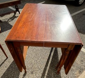 Vintage Drop Leaf Gate Leg Cherry Table In Very Good Condition