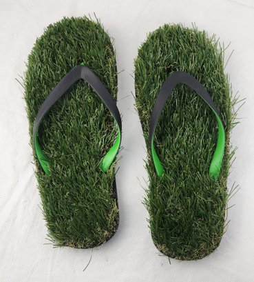 GFF Turf Grass Flip Flops / Sandals - Size 12 / Large - Like New, Looks Unused