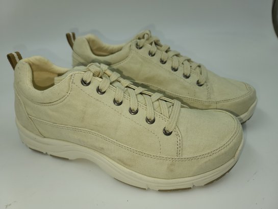 L.L. Bean Size 7.5 Wide Men's Casual Shoes / Sneakers