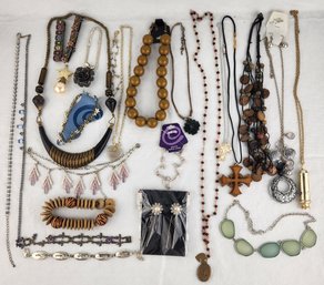 Mixed Jewelry Lot (Necklaces, Bracelets, Earrings, Brooch)