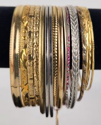 Lot Of 18 Bracelets - Several Gold Toned