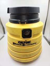 Genie Wet/dry Vac Model  SV300Q (tested & Working)