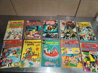 Lot Of Vintage Comic Books(Mickey Mouse, Goofy, Bugs Bunny, Archie, DC, Lil Jinx)