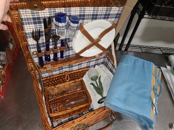 Pier 1 Imports Picnic For Two Picnic Basket Set