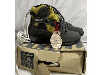 New Dolomite Trek King  Women's Size 8 Men's Size 7  High Quality Hiking Books