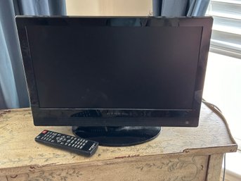 Small Dynex TV With Remote 19 Inch