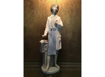 LLADRO NAO SPAIN “LADY DOCTOR” FIGURINE ~13 1/4”~