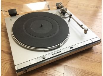 1980’s  JVC TURNTABLE QL-A51 AUTO RETURN DIRECT DRIVE SYSTEM