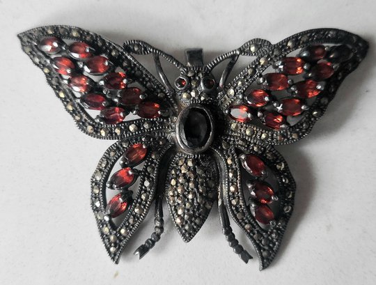 VINTAGE STERLING SILVER MARKED 925 BUTTERFLY BROOCH/PENDANT WITH GARNET STONES