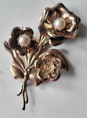 VINTAGE MARKED STERLING FLORAL BROOCH WITH PEARLS