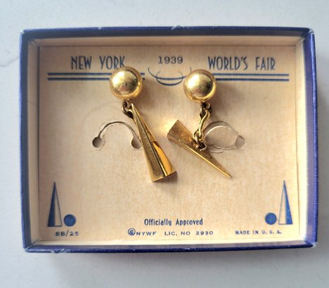 RARE VINTAGE NEW YORK WORLD'S FAIR-1939 GOLDTONE CUFF LINKS IN ORIGINAL BOX-NEW OLD STOCK