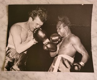 VINTAGE WATERMAN VS KID GAVILAN BOXING 'THE RING' INTERNATIONAL NEWS  PHOTO (4/21/56)