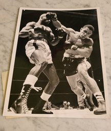 VINTAGE GONZALEZ  VS CARTER BOXING 'THE RING'  PHOTO (3/31/63)