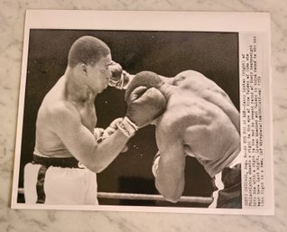 VINTAGE LISTON VS VALDEZ BOXING 'THE RING'  PHOTO (8/6/59)