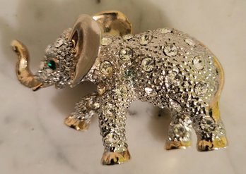 VINTAGE WELL MADE   SILVERTONE ELEPHANT PIN WITH GREEN EYE & FINE SET   RHINESTONES