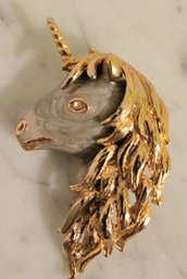 VINTAGE TWO TONE BRIGHT GOLDTONE AND SILVER MATT FINISH   UNICORN PIN WITH BEAUTIFUAL FACE!