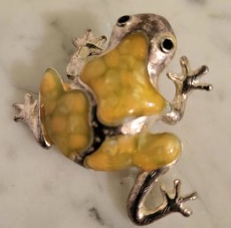 VINTAGE SIGNED 'KC' SILVERTONE &  BRIGHT YELLOW ENAMEL   FROG PIN