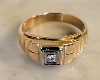 14K YELLOW GOLD MEN'S RING -6.8G--APPROXIMATELY 0.10CT DIAMOND SIZE 9 1/2