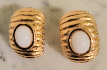 VINTAGE CONTEMPORARY MODERN  GOLDTONE SIGNED 'KJL' KENNETH J. LANEPIERCED EARRINGS