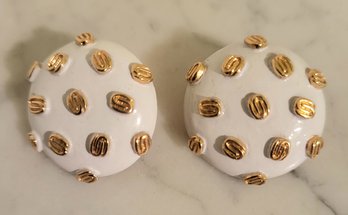 VINTAGE MARKED 'MONET' GOLDTONE & WHITE ENAMEL QUALITY   CLIP ON EARRINGS