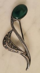 VINTAGE MARKED 925 STERLING MARCASITE & GREEN STONE FLORAL BROOCH