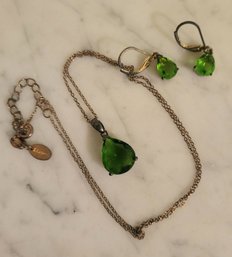 'STAUER' STERLING GOLDTONE SET-GREEN CRYSTAL TEARDROP PENDANT ON STERLING CHAIN W/DROP EARRINGS MADE IN ITALY