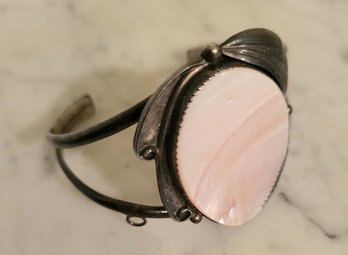 MARKED 'FRANK GUERRO' STERLING CUFF BRACELET WITH PINK MOTHER OF PEARL