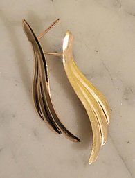 14K YELLOW GOLD  WAVE PIECED EARRINGS