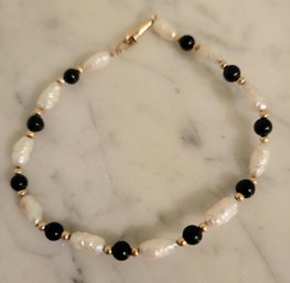 CULTURED BAROQUE PEARL & ONYX BEADED BRACELET--7'