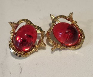 VINTAGE RARE 'JUDITH MC CANN WINGBACK EARRINGS' GOLDTONE WITH RED STONE