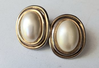 VINTAGE 'CAROLEE' GOLDTONE CLIP ON EARRINGS WITH FAUX PEARL