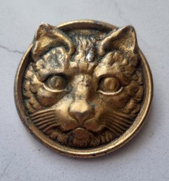 ANTIQUE GOLDTONE RAISED RELIEF CAT BROOCH!!! BEAUTIFUL FACE!